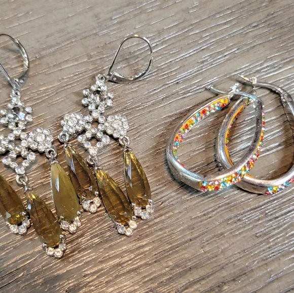 Vintage to Now Earrings Lot in Black Velvet Box 19 Pairs Costume Jewelry Bundle - Picture 10 of 15